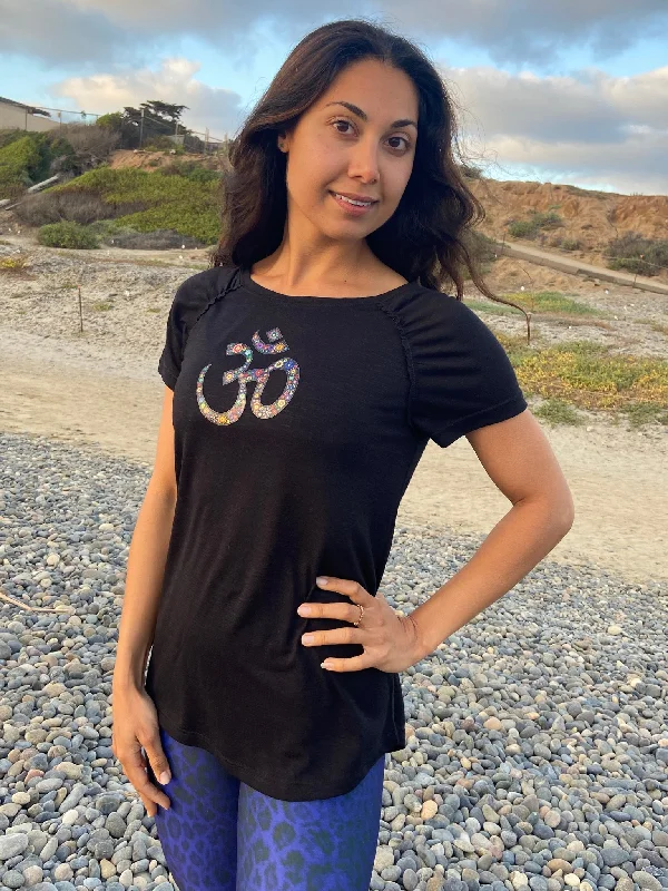 Black Om Women's Shirred Short Sleeve Tee